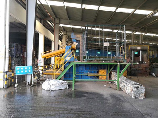 威立雅全自動廢鋼打包機定制案例