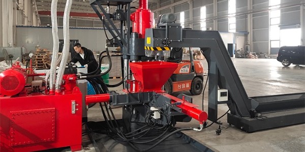 鋸床加工廠金屬屑堆積污染大？一臺鐵屑壓餅機為你解難題