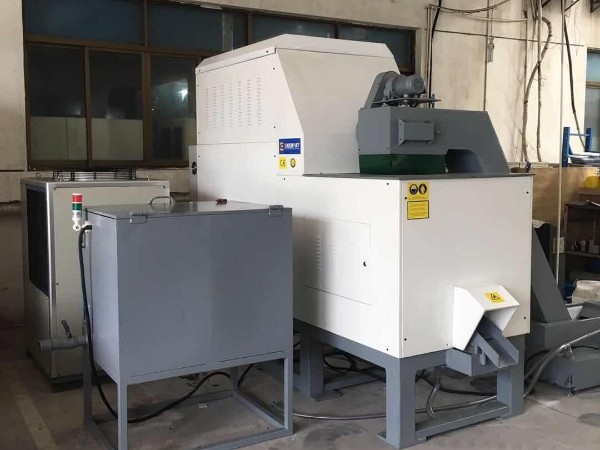 南京某車(chē)輛制造公司定制鋁屑?jí)猴灆C(jī)案例