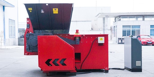 廢編織袋破碎機有什么用？助力廢編織袋回收價值高