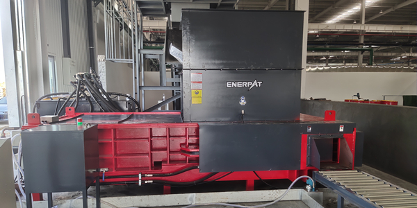 恩派特料斗式打包機(jī)：全自動(dòng)化緊實(shí)打包電池鋁殼廢料，引領(lǐng)高效資源利用新時(shí)代