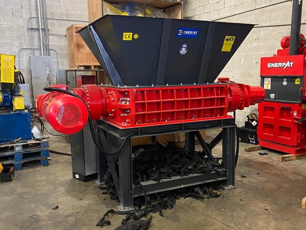 浙江某橡塑制品公司定制單軸撕碎機案例