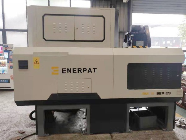 南京某機加工研究所定制鋁屑壓餅機案例