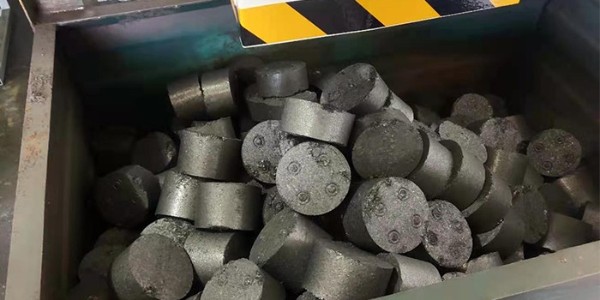 鐵屑壓餅機立式好還是臥式好？怎么選擇？